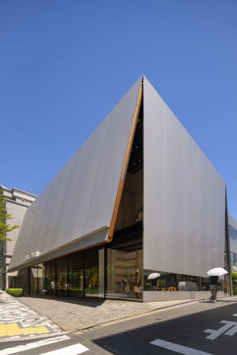 Minimalist building in Japan – Japan architecture photography by Deed Studio.