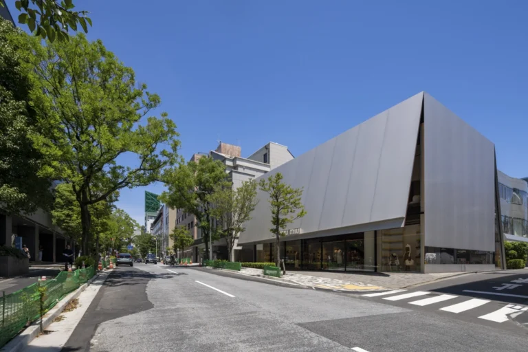 Minimalist building in Japan – Japan architecture photography by Deed Studio.