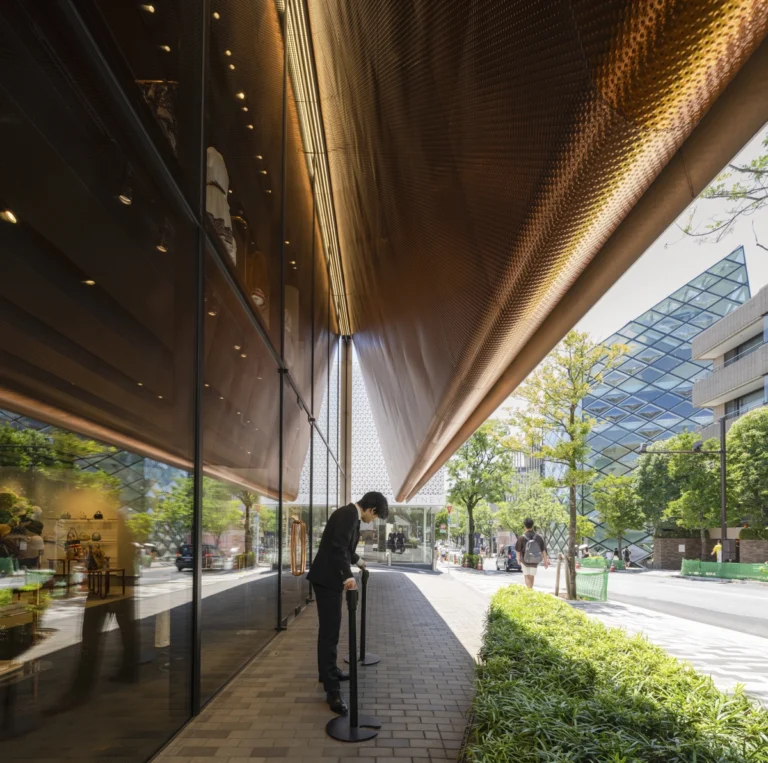 Internationally recognized architectural imagery – UAE and Japan focus.