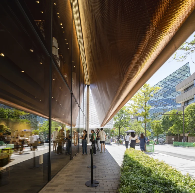 Internationally recognized architectural imagery – UAE and Japan focus.