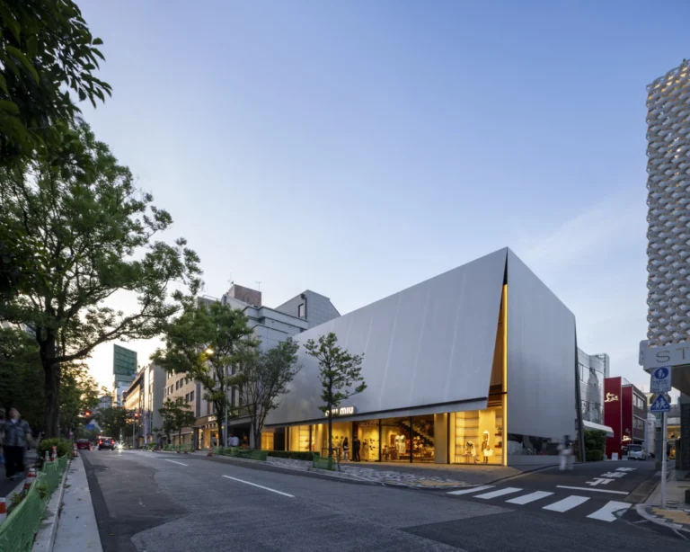 Internationally recognized architectural imagery – UAE and Japan focus.