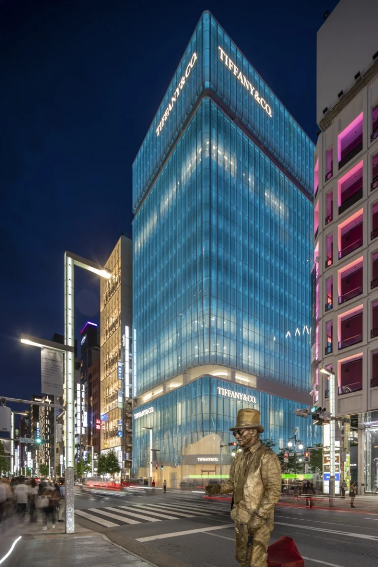 Internationally recognized architectural imagery – UAE and Japan focus.