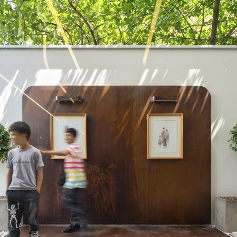 photograph by Deed, award-winning international Dubai- and GCC-based photographer, capturing the spatial atmosphere of Cafe Honar in Iran, designed by Ojan Salimi.