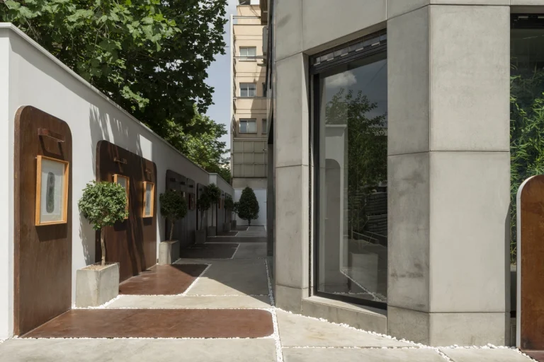 photograph by Deed, award-winning international Dubai- and GCC-based photographer, capturing the spatial atmosphere of Cafe Honar in Iran, designed by Ojan Salimi.