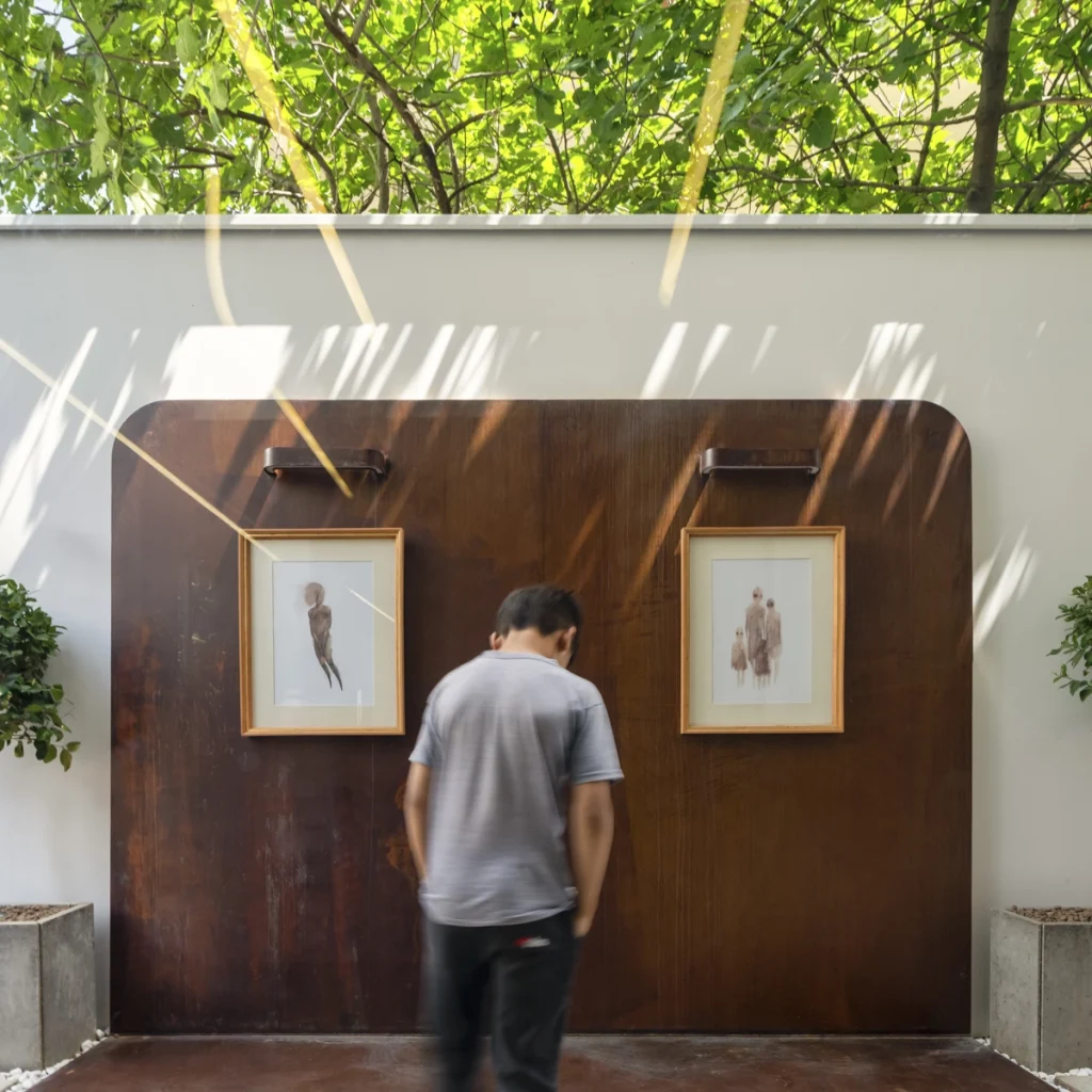 photograph by Deed, award-winning international Dubai- and GCC-based photographer, capturing the spatial atmosphere of Cafe Honar in Iran, designed by Ojan Salimi.