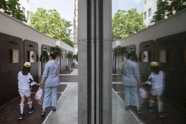 photograph by Deed, award-winning international Dubai- and GCC-based photographer, capturing the spatial atmosphere of Cafe Honar in Iran, designed by Ojan Salimi.