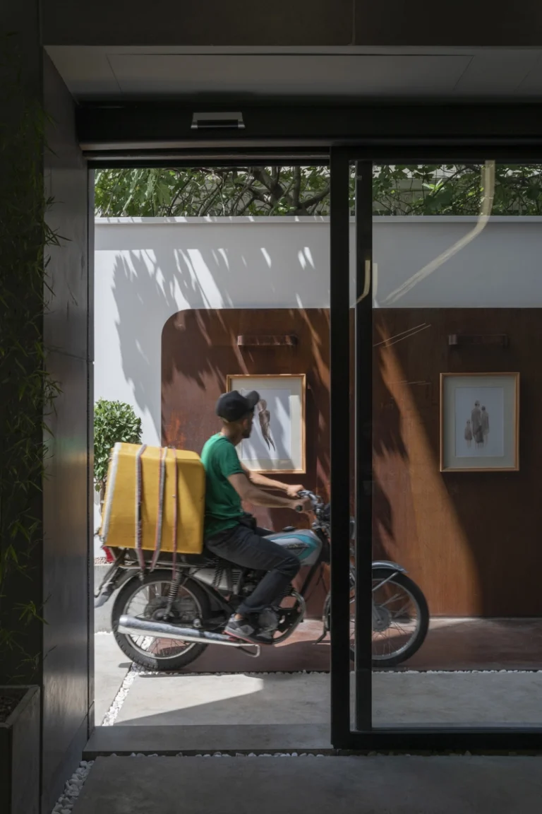 photograph by Deed, award-winning international Dubai- and GCC-based photographer, capturing the spatial atmosphere of Cafe Honar in Iran, designed by Ojan Salimi.